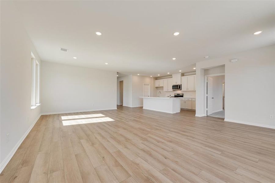 Spacious, unfurnished interior of a new home in Walden Pond, Forney (Image 13). Spacious, unfurnished interior of a new home in Walden Pond, Forney (Image 13).