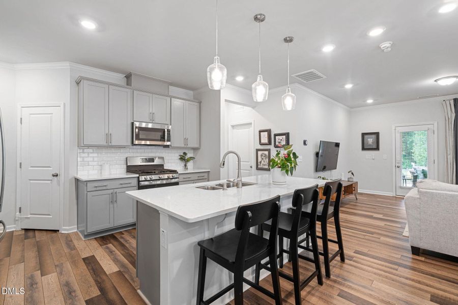 54-web-or-mls-4004-mount-moran-rd