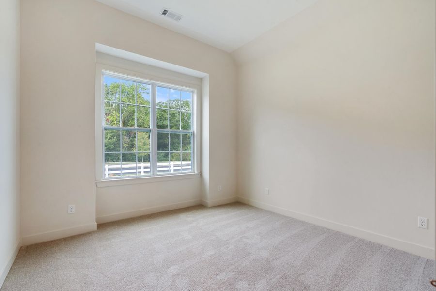 Spacious, unfurnished interior of a new home in White Oak, Arlington (Image 22).