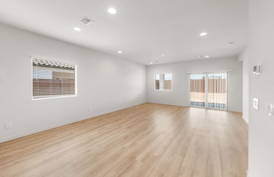Spacious, unfurnished interior of a new home in Hayden Estates, Buckeye (Image 14). Spacious, unfurnished interior of a new home in Hayden Estates, Buckeye (Image 14).