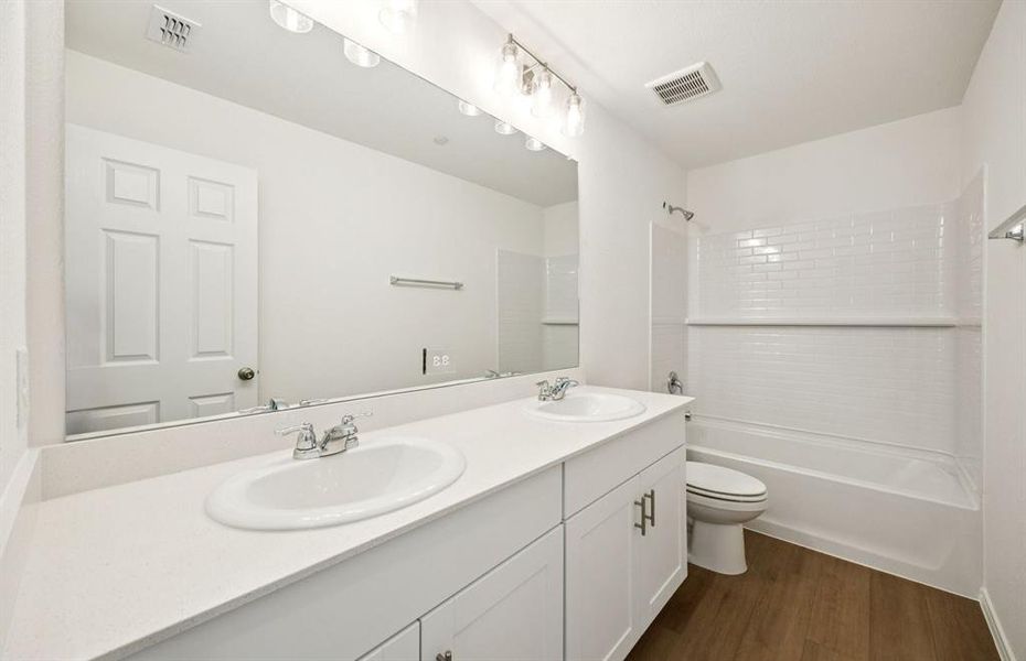 Spacious secondary bathroom