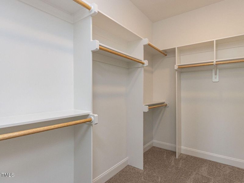 025-1280x960-primary-closet