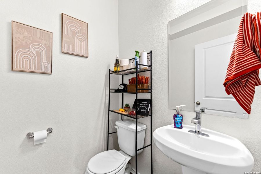 Furnished interior view inside a new home in Berry Springs, Georgetown (Image 17).