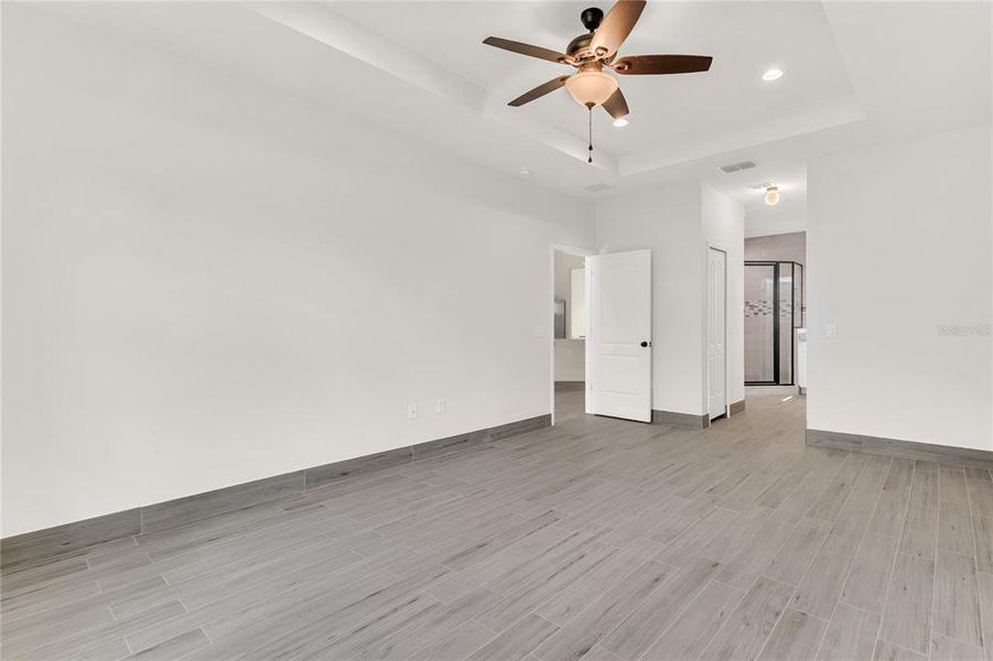 Spacious, unfurnished interior of a new home in , Kissimmee (Image 13).