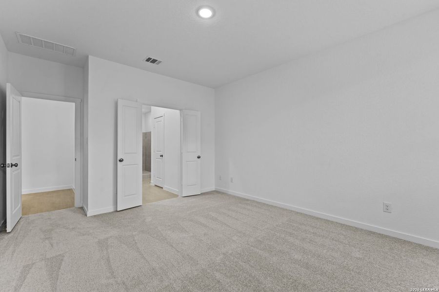 Spacious, unfurnished interior of a new home in Grace Valley, Cibolo (Image 19).