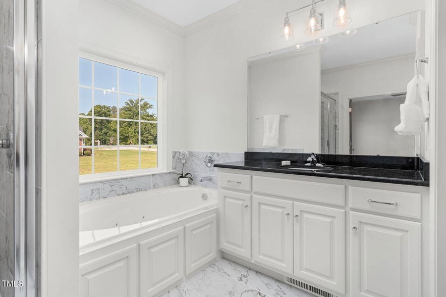 Whirpool soaking tub!