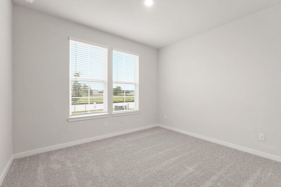 Spacious, unfurnished interior of a new home in Valor Park, Bay City (Image 18).
