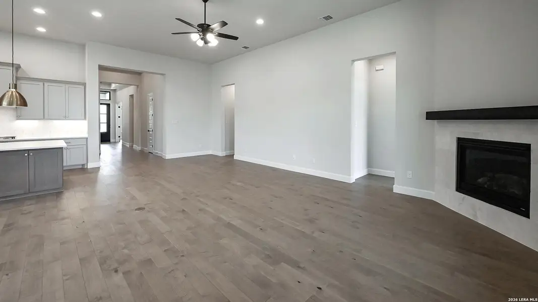 Spacious, unfurnished interior of a new home in Veramendi, New Braunfels (Image 17).