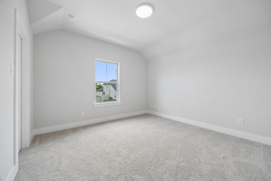 Spacious, unfurnished interior of a new home in Painted Tree Lakeside, McKinney (Image 28).