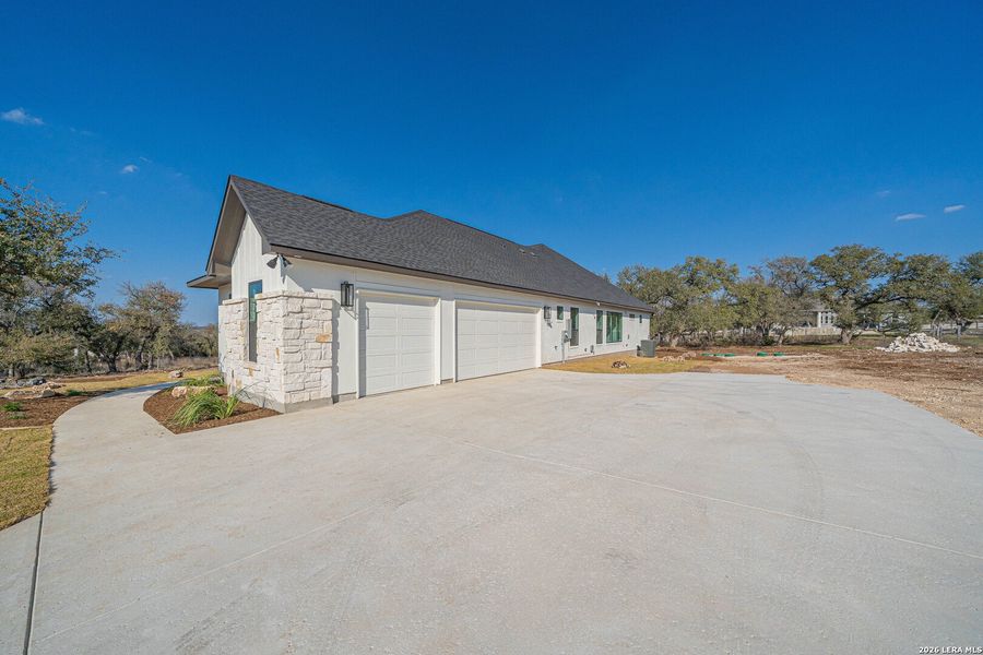 Exterior details and patio area of a home in , New Braunfels (Image 3).