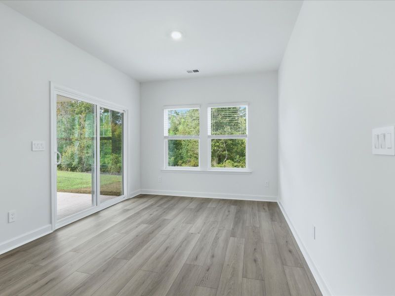 Spacious, unfurnished interior of a new home in Crown Pointe, Georgetown (Image 8).