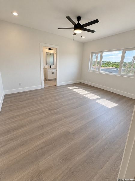 Spacious, unfurnished interior of a new home in , San Antonio (Image 9).