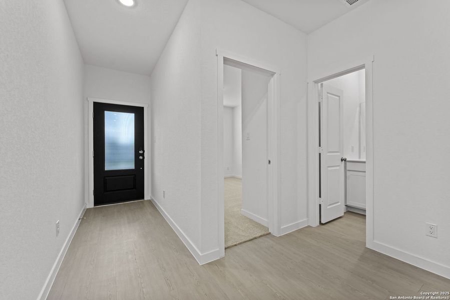 Spacious, unfurnished interior of a new home in , New Braunfels (Image 18).