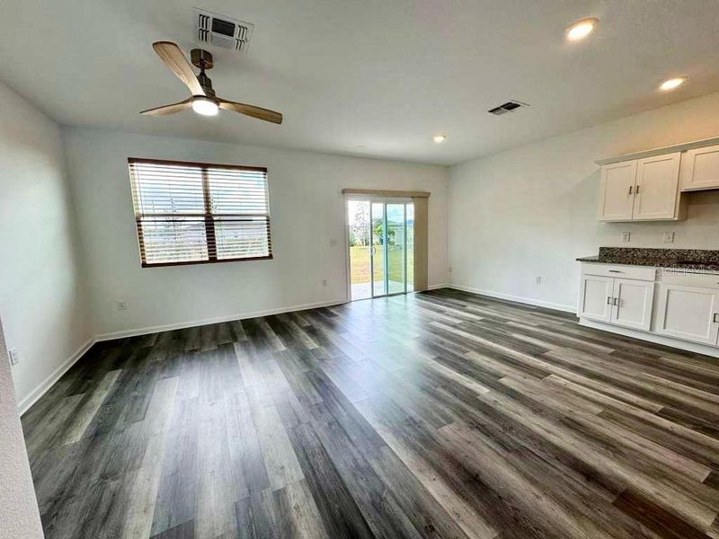 Spacious, unfurnished interior of a new home in , St. Cloud (Image 5).