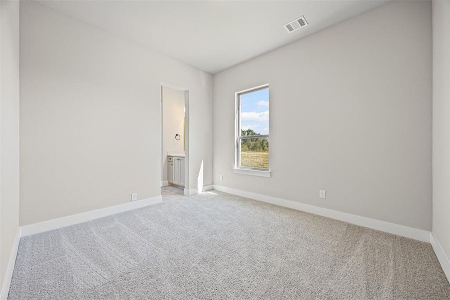 Spacious, unfurnished interior of a new home in Waterfall Ranch - 1 Acre Lots, Waxahachie (Image 20). Spacious, unfurnished interior of a new home in Waterfall Ranch - 1 Acre Lots, Waxahachie (Image 20).