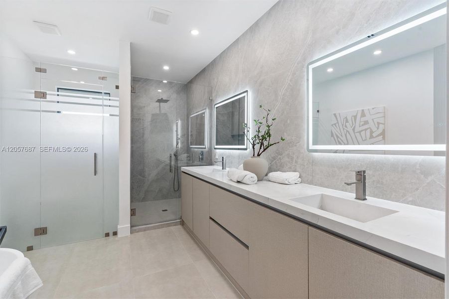 Furnished interior view inside a new home in , Fort Lauderdale (Image 21).