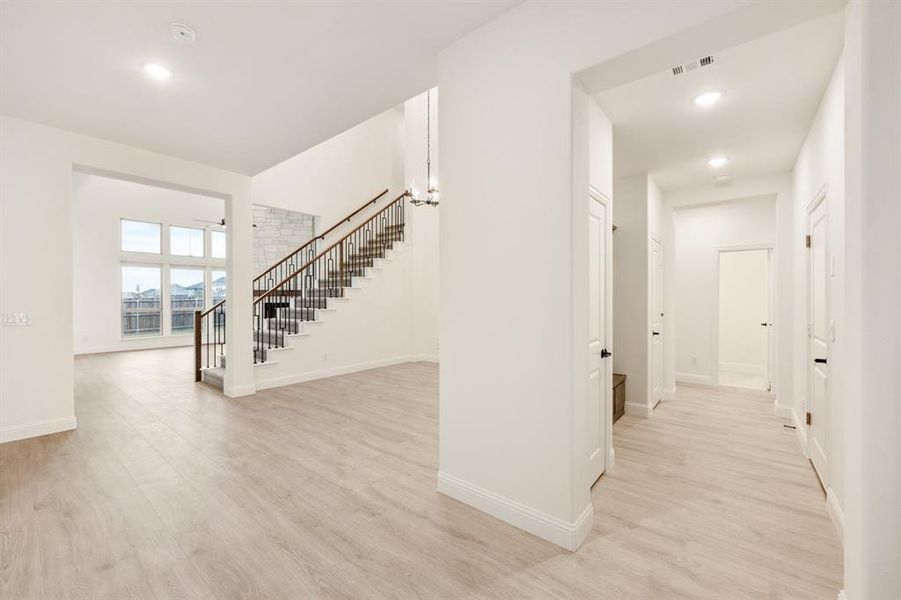 Spacious, unfurnished interior of a new home in Villages of Hurricane Creek, Anna (Image 21).