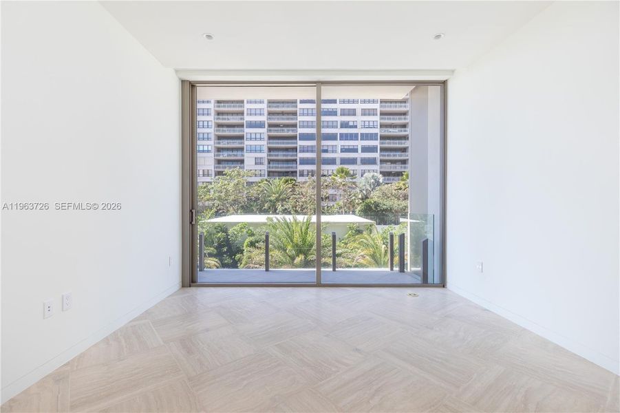 Spacious, unfurnished interior of a new home in , Miami (Image 16).
