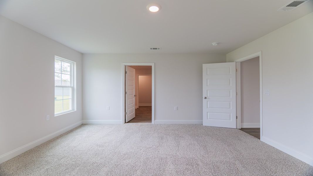 Spacious, unfurnished interior of a new home in Wesley Park, Crawfordville (Image 17).