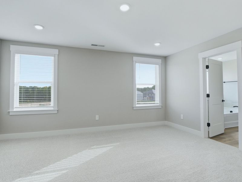 Spacious, unfurnished interior of a new home in Watkins Glen, Raleigh (Image 20).