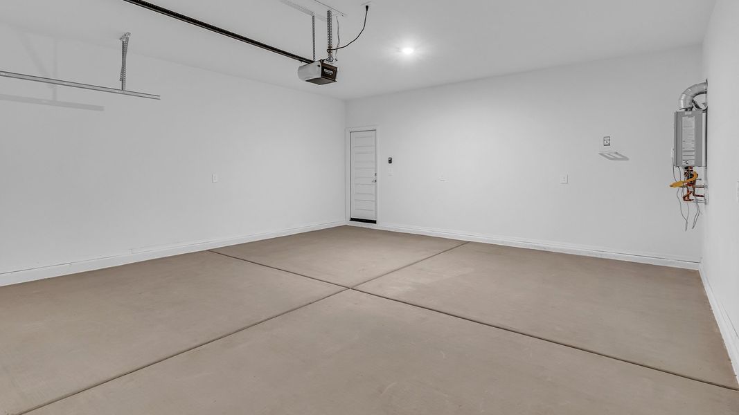 Representative unfurnished interior of a home built from the Pearl by D.R. Horton in Saguaro Bloom, Marana (Image 38).