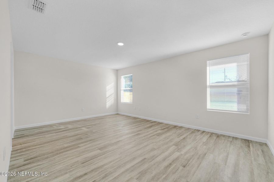 Spacious, unfurnished interior of a new home in , Jacksonville (Image 28).