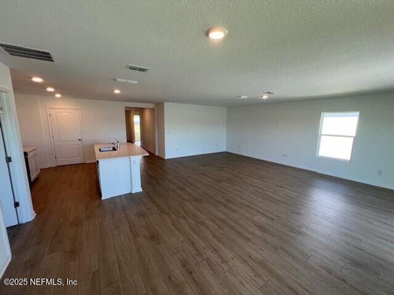 Spacious, unfurnished interior of a new home in Sawmill Branch Express, Palm Coast (Image 23).