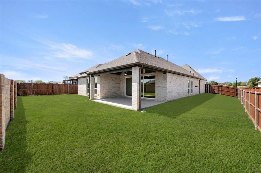 Exterior details and patio area of a home in Shady Valley Estates, Midlothian (Image 3).
