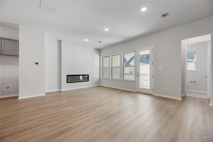 Spacious, unfurnished interior of a new home in City Point, North Richland Hills (Image 11).