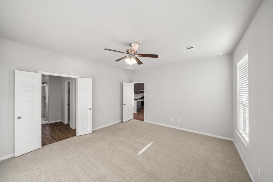 Spacious, unfurnished interior of a new home in Sunterra, Katy (Image 20). Spacious, unfurnished interior of a new home in Sunterra, Katy (Image 20).