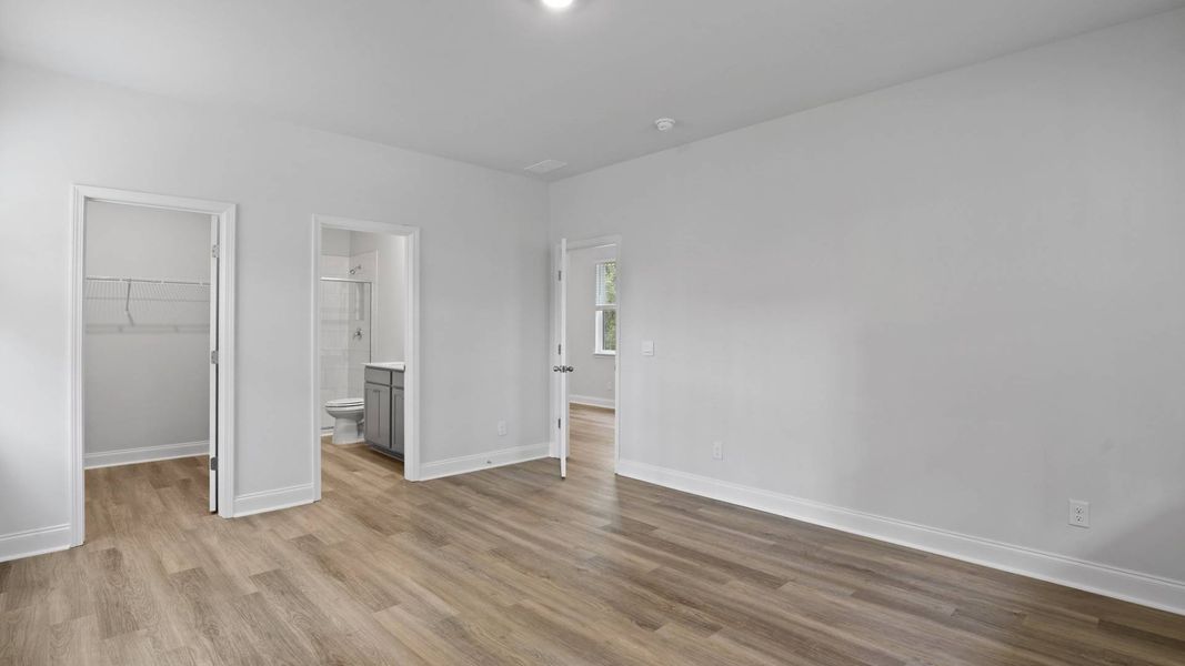 Representative unfurnished interior of a home built from the DRAYTON by D.R. Horton in Rivers Reach, Yemassee (Image 16).