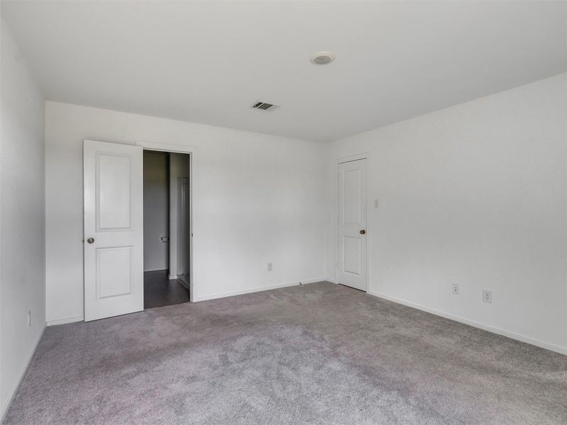 Spacious, unfurnished interior of a new home in , Katy (Image 23).