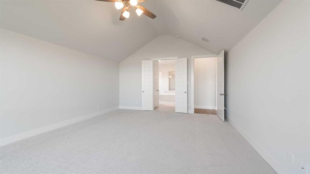 Spacious, unfurnished interior of a new home in Myrtle Creek 60', Waxahachie (Image 19). Spacious, unfurnished interior of a new home in Myrtle Creek 60', Waxahachie (Image 19).