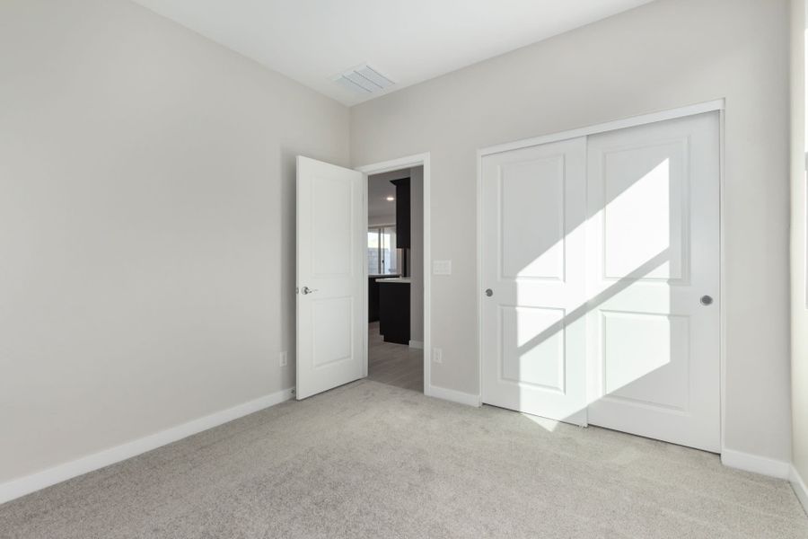Spacious, unfurnished interior of a new home in Sunrise, Surprise (Image 26).