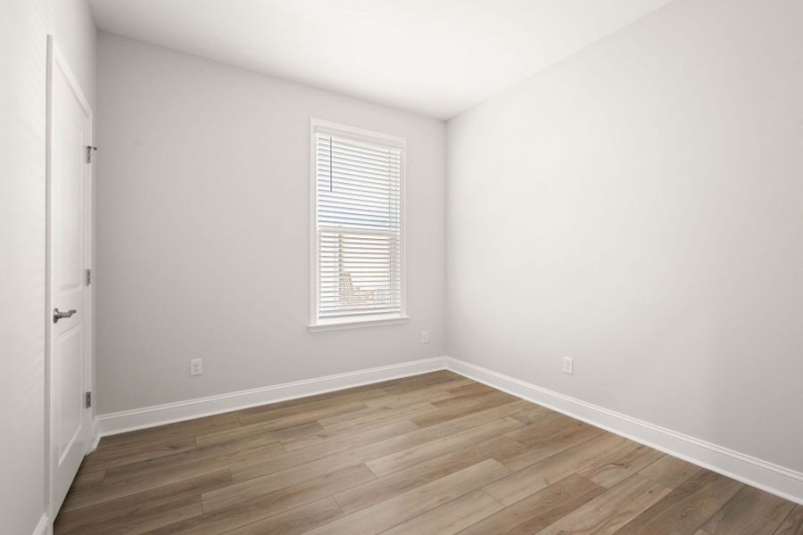 Spacious, unfurnished interior of a new home in Del Webb Savannah at Heartwood, Richmond Hill (Image 17).