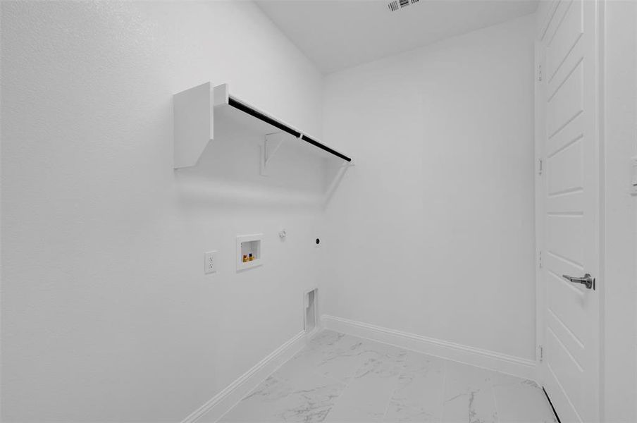 Spacious, unfurnished interior of a new home in Aster Park, McKinney (Image 31).