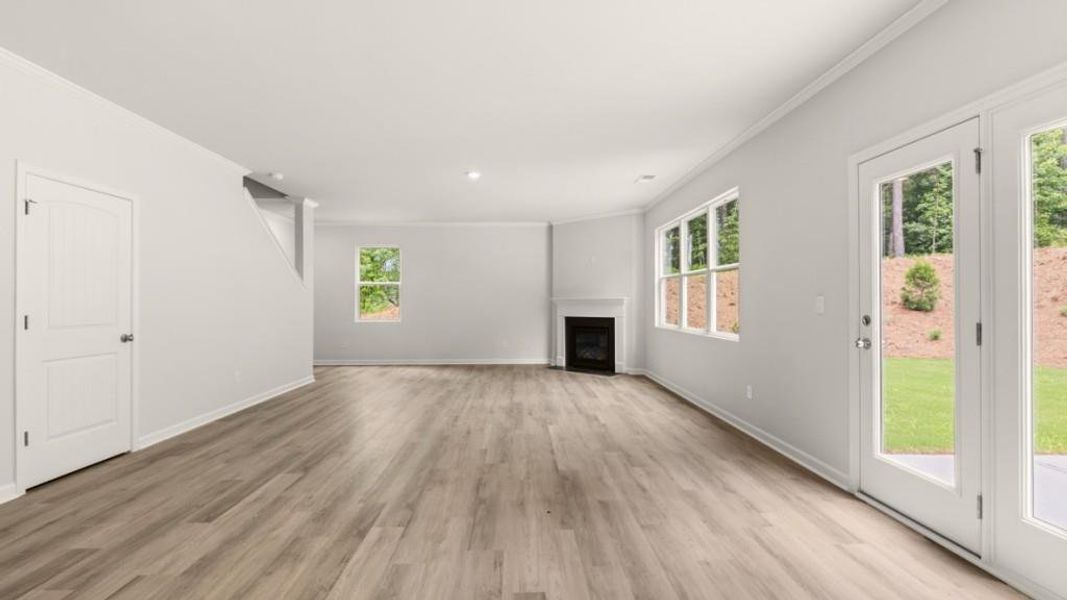 Spacious, unfurnished interior of a new home in Fairhaven, Lithia Springs (Image 31).