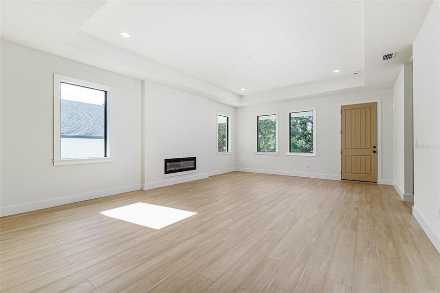 Spacious, unfurnished interior of a new home in , Tampa (Image 15).