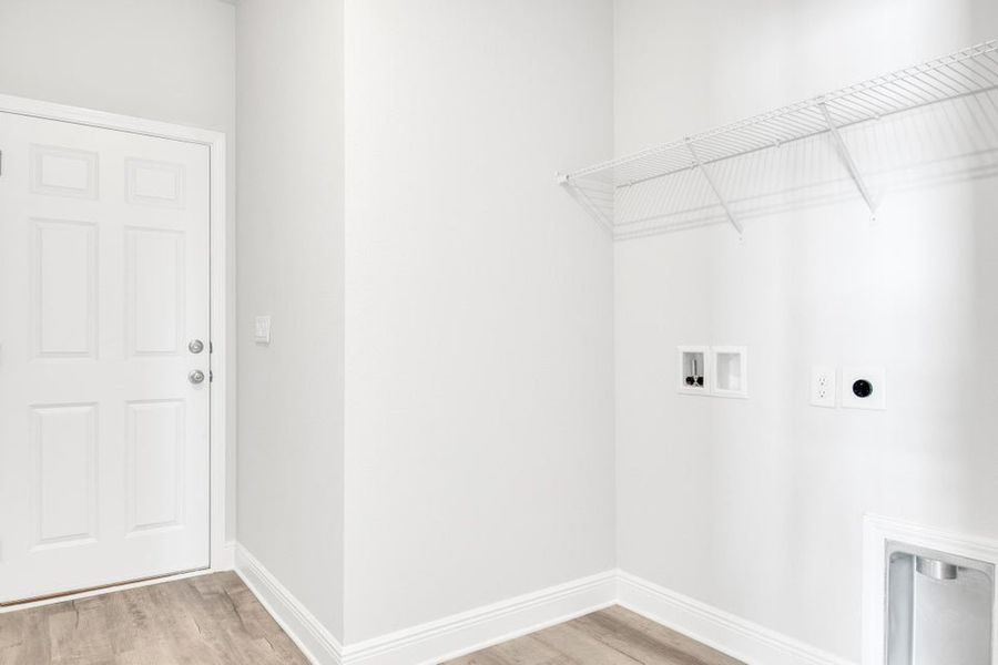 Spacious, unfurnished interior of a new home in The Bluffs at Lafayette, Freeport (Image 12).