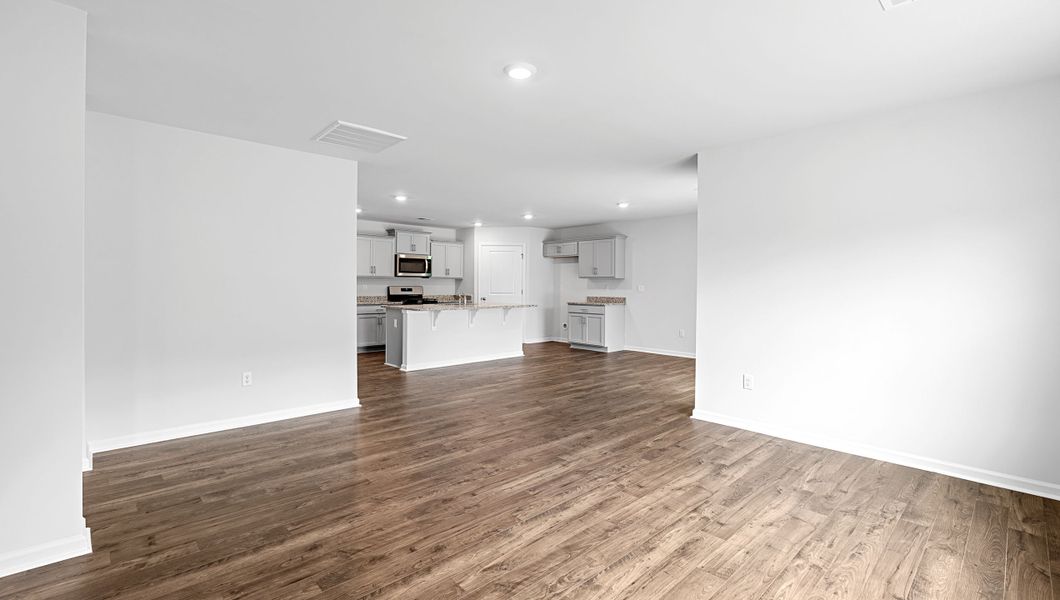 Spacious, unfurnished interior of a new home in Lakestone, Woodruff (Image 18).