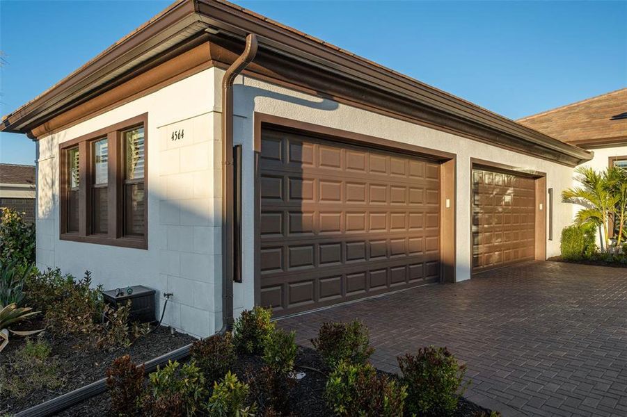 Exterior details and patio area of a home in , Sarasota (Image 3).