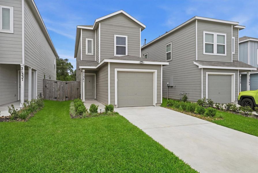 Attractive Curb Appeal & One-Car Garage Attractive Curb Appeal & One-Car Garage