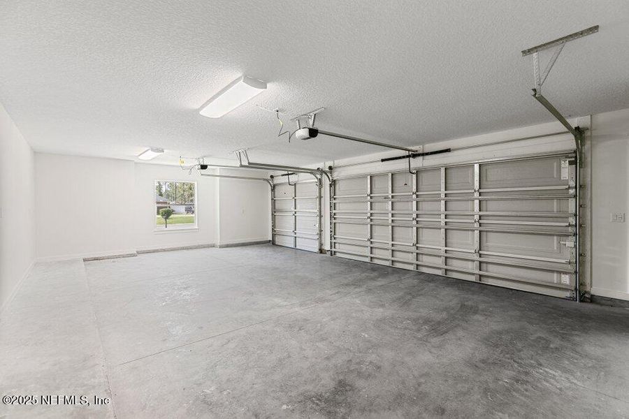 Spacious, unfurnished interior of a new home in , Jacksonville (Image 21).