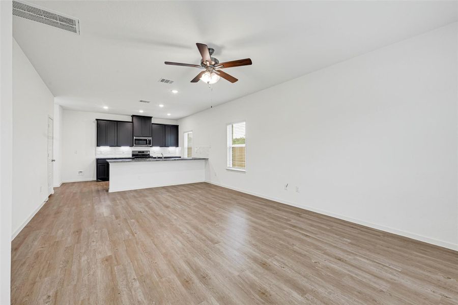 Spacious, unfurnished interior of a new home in Rollingbrook Estates, Baytown (Image 24). Spacious, unfurnished interior of a new home in Rollingbrook Estates, Baytown (Image 24).