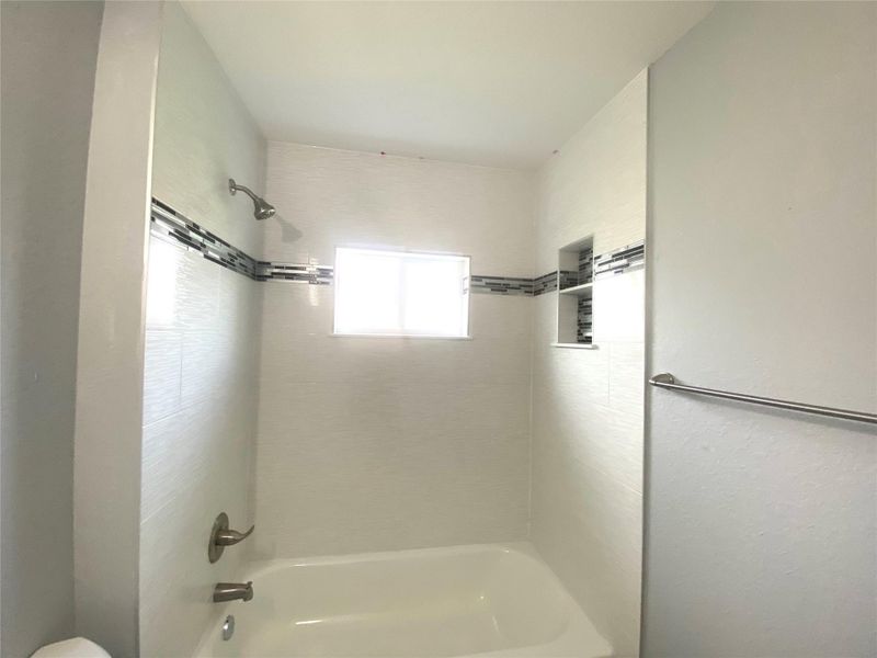 hall bath with tub/shower combo