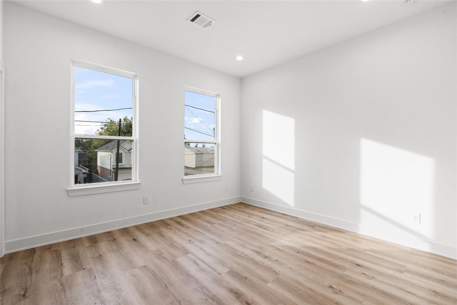 Front-facing windows invitemorning light and quietneighborhood views, blendingwarmth and urban refinement.