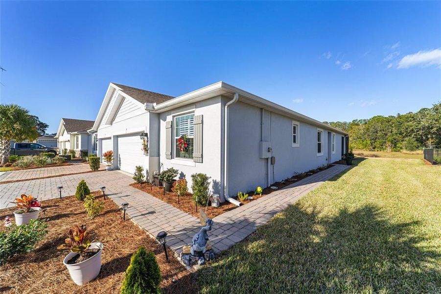 Exterior details and patio area of a home in , Ocala (Image 28).