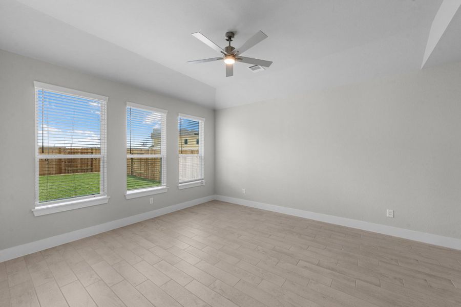Spacious, unfurnished interior of a new home in Morton Creek Ranch, Katy (Image 17).