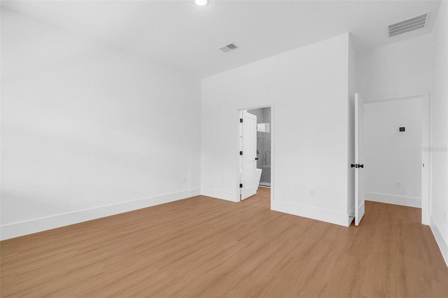 Spacious, unfurnished interior of a new home in , Ocala (Image 26).