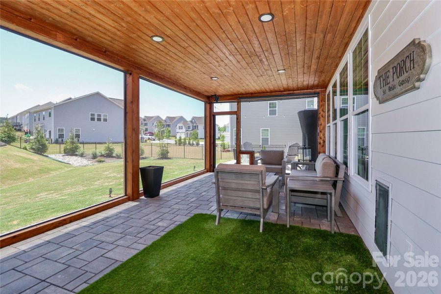 Exterior details and patio area of a home in Falls Cove, Troutman (Image 25).